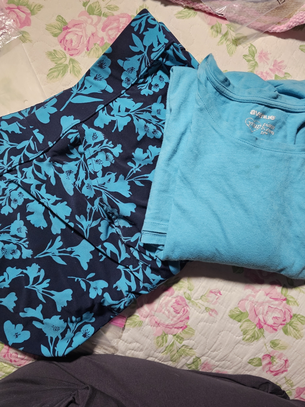 Avenue Turquoise Tee with Navy & Turquoise Floral Wide Leg Pants